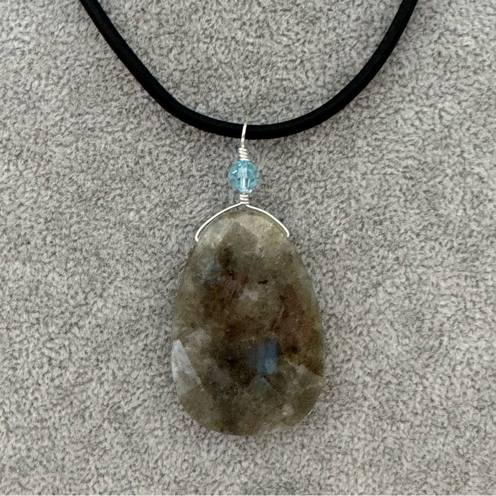 Artisan Blue Gray Labradorite Gem Pendant on Black Leather Cord Necklace NEW - Picture 7 of 16